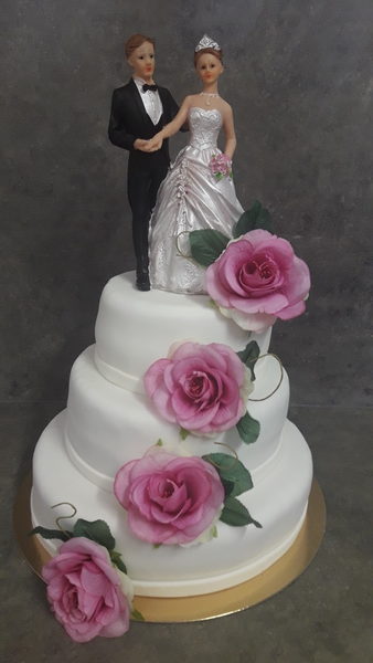 lesgourmandisesdekevin pateasucre mariage weddingcake blanc e1569239693961