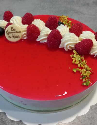 gateau anniversaire bapteme les gourmandises de kevin framboise pistache bavarois entremet