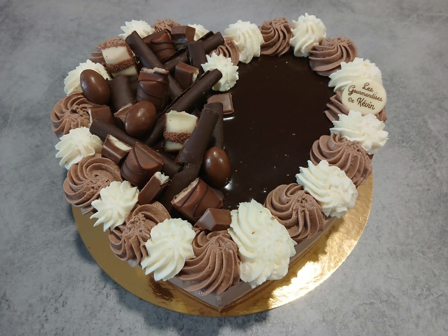 gateau anniversaire bapteme les gourmandises de kevin mariage coeur choco kinder amour wedding cake