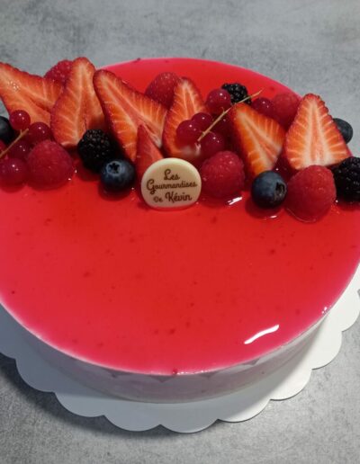gateau anniversaire bapteme les gourmandises de kevin mousse bavarois fruits fruits rouges